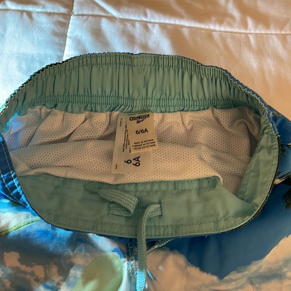 OshKosh boy’s swim trunks. Size 6. Island/surfboard print. - Picture 4 of 4